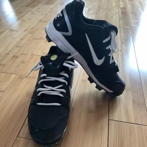 SOLD! Nike baseball cleats